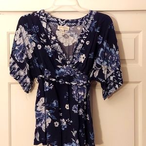 Maternity shirt with tie